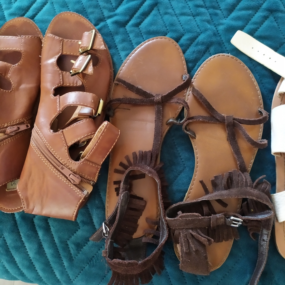 4 pairs of sandals
